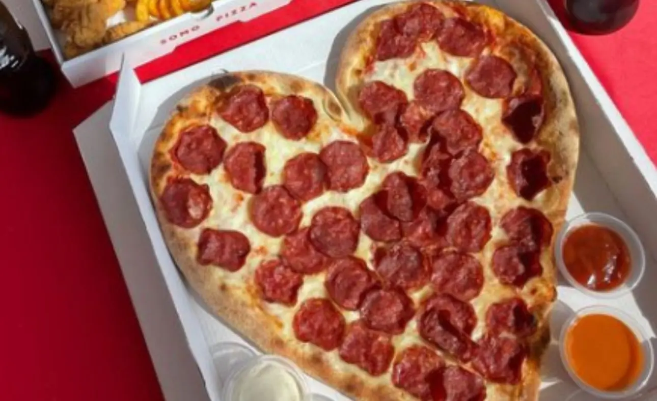 SOMOSAYS PIZZA